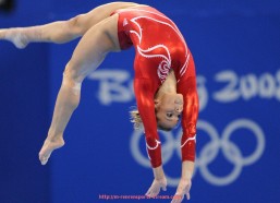 人人体育直播-CBA联赛中的老将球员代表及其不老传奇故事