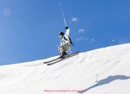 人人体育直播-蓝黑到红黑:意甲20强队徽背后的足球哲学